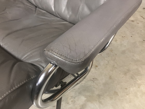 Image 1 of Sillón giratorio Cuero Cromo Escandinavo