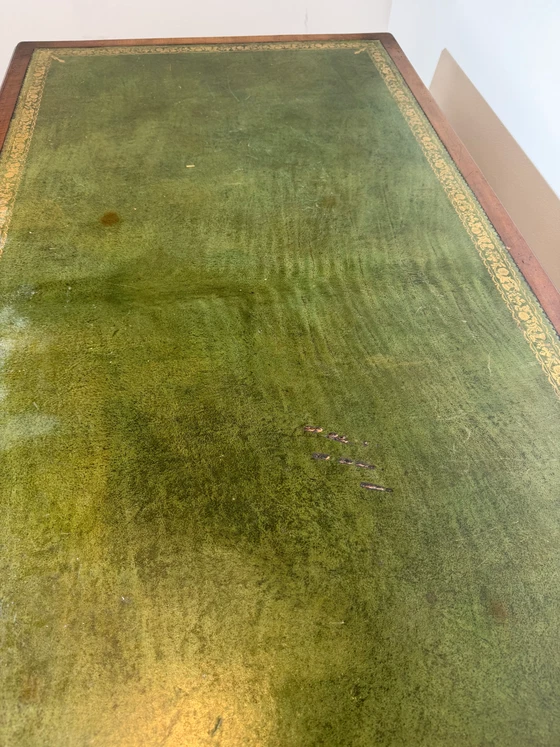 Image 1 of Antieke mahoniehouten sokkeltafel
