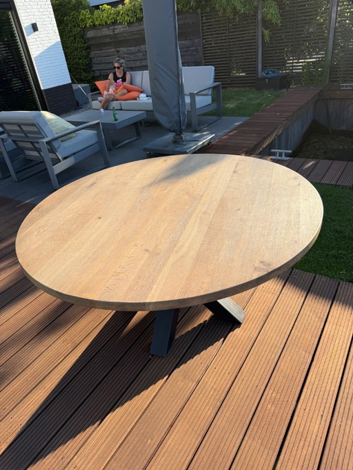 Round solid oak dining room table 1.50m
