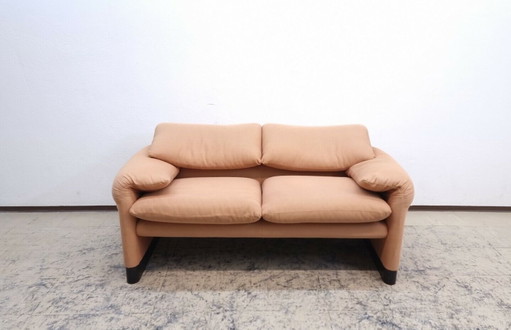 Cassina Maralunga canapé design deux places en tissu Magistretti en abricot