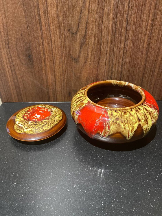 Keramiktopf mit Deckel – Rot- und Ockerfarbene Tropfglasur – Vallauris – Geschirr, Ceramic, Modern (photo 4 of 5)