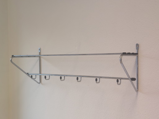 Perchero minimalista de metal vintage