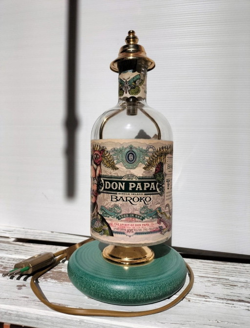 Lámpara de mesa Don Papa Baroko Rum Perfectamente conservada. Funcional