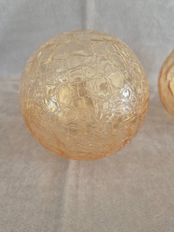 Image 1 of Set van twee Fischer 724/1 messing wandlampen met craquelé glazen bol, mid-century stijl, E14 fitting.
