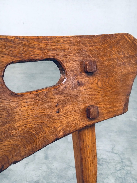 Image 1 of Handgefertigtes Esszimmerstuhl-Set aus rustikaler Eiche im Stil der Volkskunst, Frankreich, 1940er Jahre