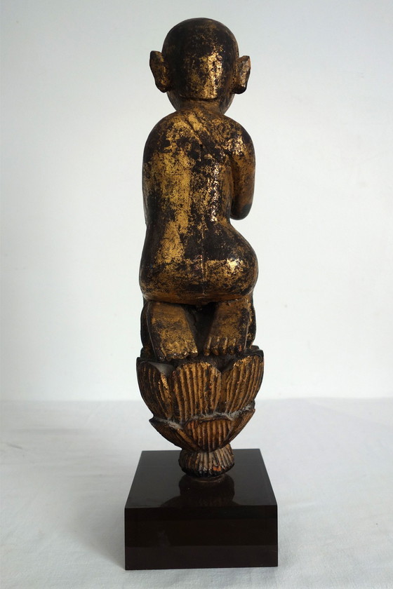 Image 1 of Estatua de madera dorada de un adorador en oración, Birmania, siglo XX