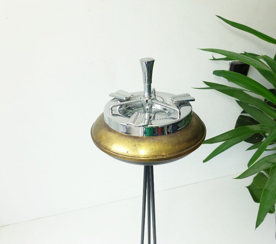 Image 1 of Cendrier sur pied rare, style vintage Space Age, années 60/70, trépied en métal