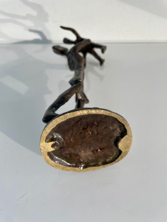 Image 1 of Bronze statue of mother and child – modern and expressive