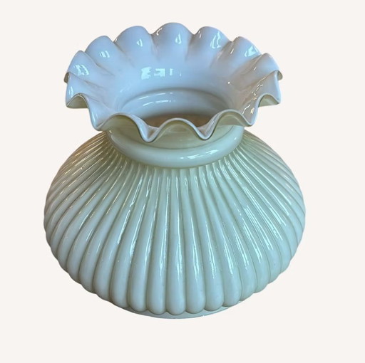 Weiß-gelblicher Opalin-Lampenschirm mit gerippter Struktur