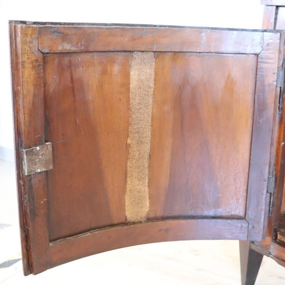 Paire d'armoires d'angle anciennes en noyer massif, Italie, XVIIIe siècle – Armoires de rangement, Wood (photo 8 of 20)