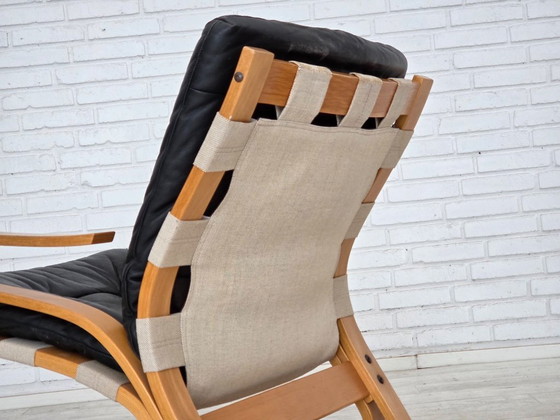 Image 1 of Sillón de diseño noruego, años 70, modelo "Kengu", cuero, madera curvada.