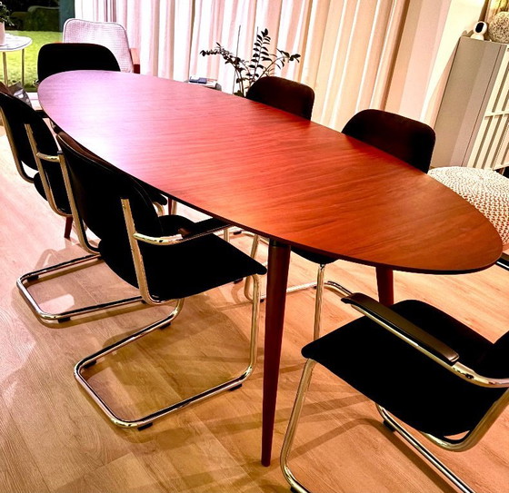 Image 1 of Table de salle à manger ovale en bois de noyer 220 x 100 cm