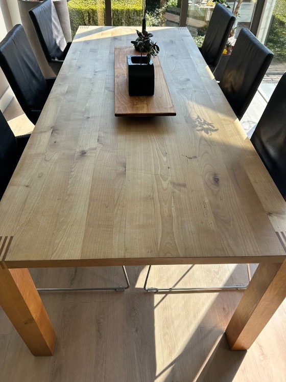 Image 1 of Tavolo Pilat & Pilat da 250 cm in legno massello di olmo, ideale per pranzi e conferenze.