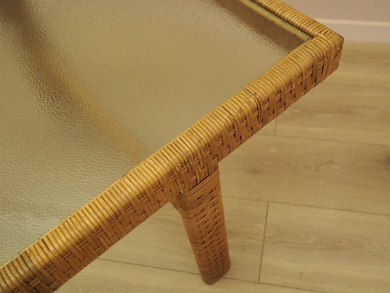 Image 1 of Table d'appoint en verre et osier, design danois, années 1970, fabriquée au Danemark