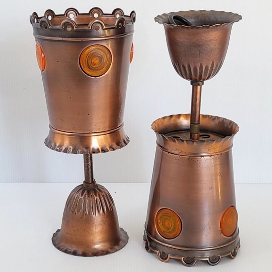 Image 1 of PAAR VINTAGE BRUTALISTISCHE HANGLAMPEN UIT DE JAREN 70, GEMAAKT VAN KOPER EN ORANJE PLASTIC.