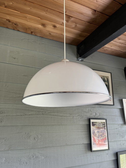 Grande suspension blanche vintage de style futuriste, inspirée par iGuzzini.