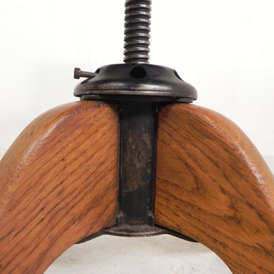 Silla de oficina de roble con sistema de muelles ajustable y regulación de altura, década de 1950. (photo 27 of 35)