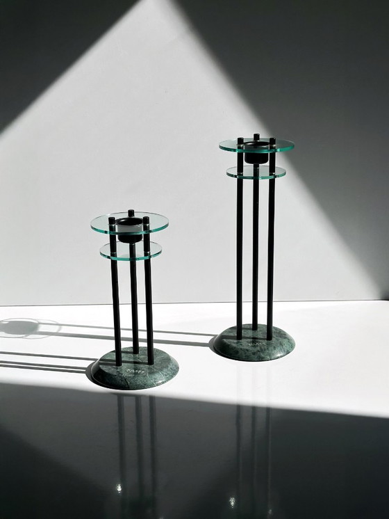 Image 1 of Milano Series Design 80er Art Deco Revival Kerzenständer Postmodern Marmor Grün Paar Set Metall Schwarz Glas Kerzenleuchter