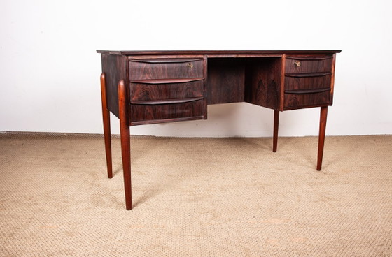 Image 1 of Scrivania danese in palissandro e base in teak, disegnata da Johannes Andersen nel 1960.