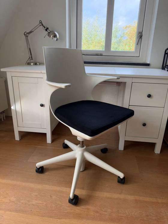 Kartell Spoon Stuhl weiß, Drehstühle, Kunststoff (Foto 5 von 5)