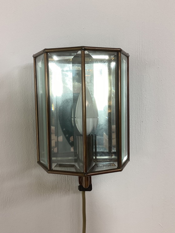 Image 1 of Lámpara de pared de diseño EF Frantzen, latón, espejo y cristal tallado.