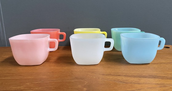 Image 1 of Juego de 6 vasos/tazas de colores de Opale, años 60