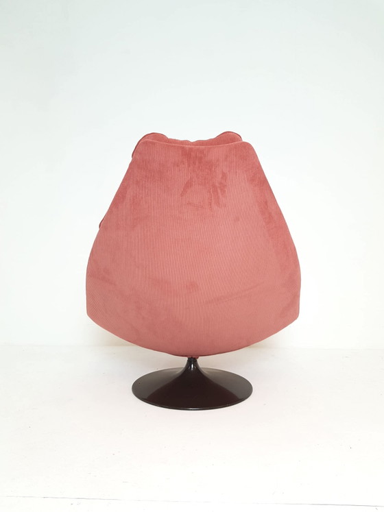 Poltrona vintage Artifort F588 appena rivestita velluto a coste rosa – Sedie girevoli, Metal, Textile (photo 8 of 13)