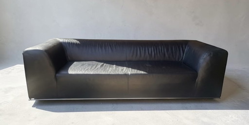 Mooie zwarte leren bank met RVS voetframe 2,55 meter breed – 3 5 zitsbanken, Leather (photo 2 of 5)