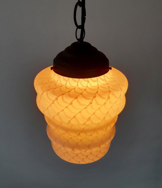 Image 1 of Lampada da soffitto in vetro Art Déco, lampada a sospensione vintage in vetro satinato rosa con attacco in rame