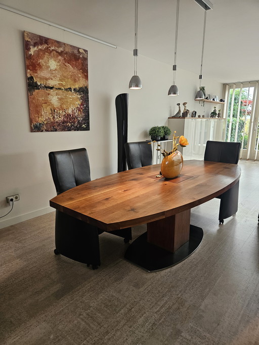 Table à manger en noyer massif Riva