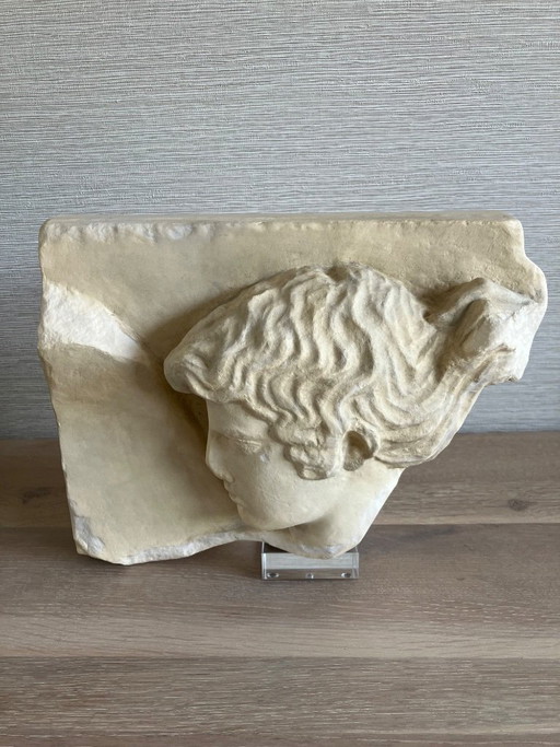 Réplica de la escultura de la diosa Iris, Museo de la Acrópolis, Atenas.