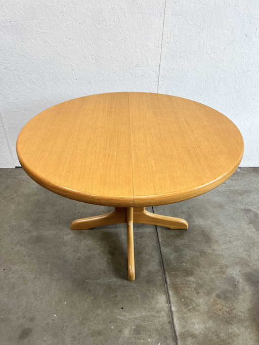 Vintage Round Extendable Dining Table, Light Oak.