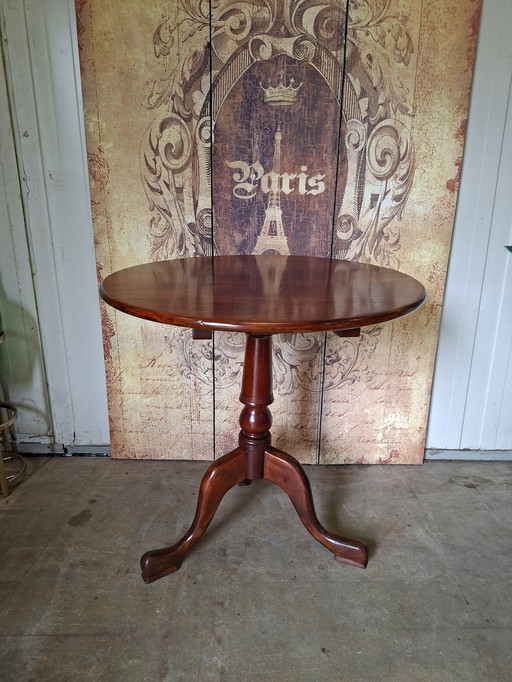 Clásica mesa auxiliar inglesa til top, mesa de vino, mesa de whisky, dim, 75x75cm y 75cm de alto.
