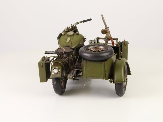 Image 1 of replica leger motor in metaal