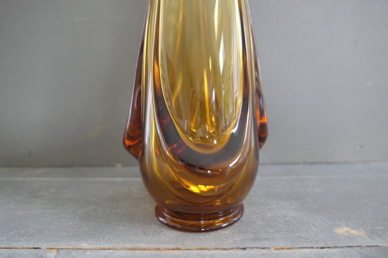 Image 1 of Grand vase vintage en verre ambré