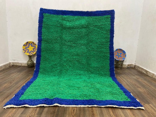 Grüner marokkanischer Teppich – Handgewebter Berberteppich aus Wolle, farbenfrohes abstraktes Design