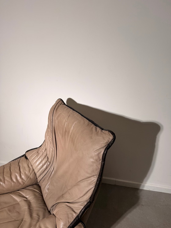Fauteuil pivotant vintage en cuir (photo 3 of 6)