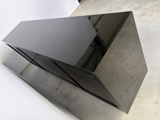 Credenza vintage laccata nera e ottone, anni '80 – Credenze, Legno (photo 2 of 13)