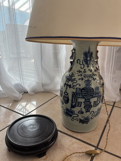 Large Chinese vase/ lamp