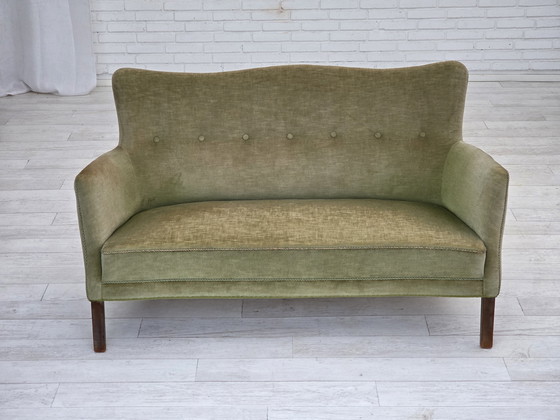 Image 1 of Sofá curvo danés de dos plazas, años 60, terciopelo, madera de haya.