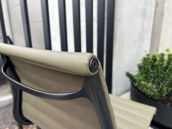 Image 1 of Vitra Eames EA104 Ledersessel