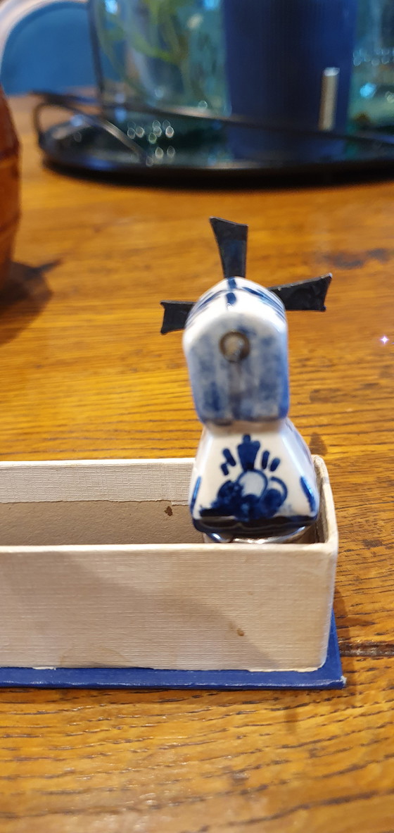 Image 1 of Zwei antike Delfter Keramikstopfen (einer davon mit sich drehenden Windmühlenflügeln).