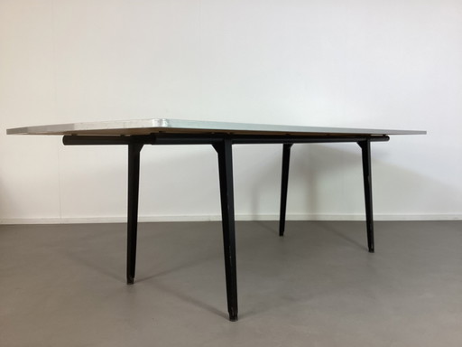 Ahrend de Circel 60's Achteckiger Esstisch Entwurf Friso Kramer