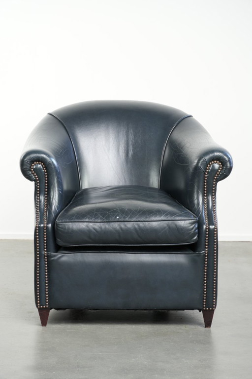 Poltrona club blu scuro in pelle bovina dal design intramontabile
