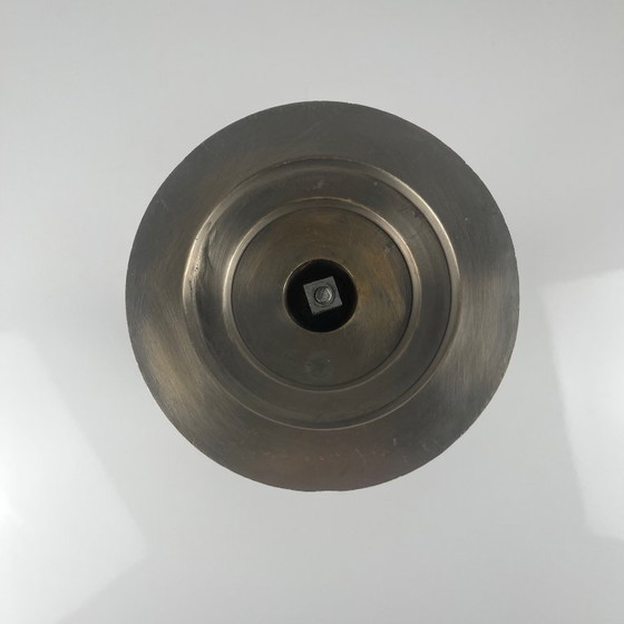 Image 1 of Excepcional dúo de candelabros con forma de campana y reloj de arena, estilo posmoderno-memphis, metal, 1980.