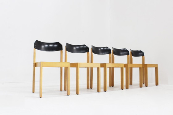 Vintage stackable dining chairs set of 5 – Wood (photo 5 of 8)
