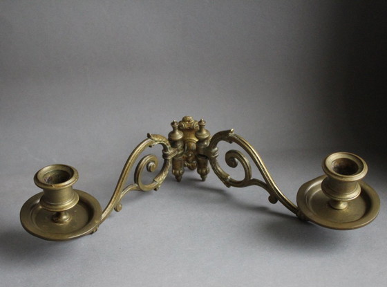 Image 1 of Candelabro a forma di pianoforte in stile Art Nouveau, a 2 bracci, in ottone massiccio.