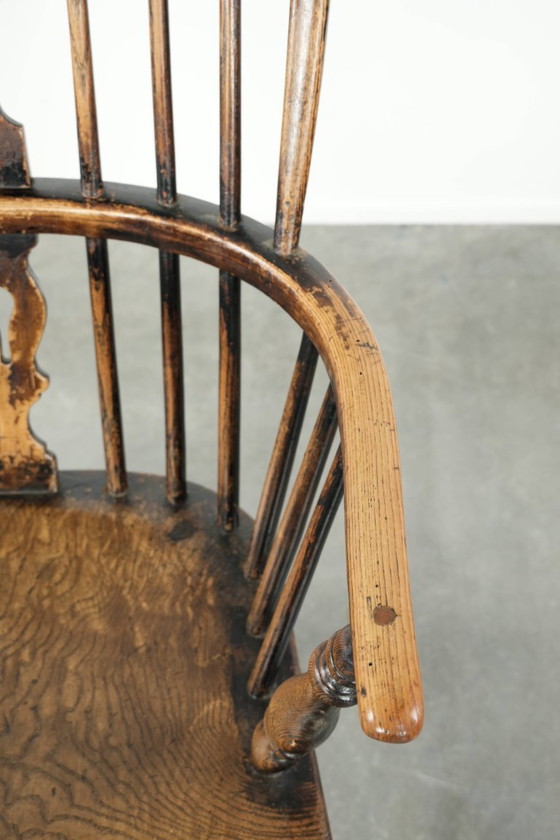 Image 1 of Elegante silla Windsor inglesa antigua de respaldo alto de principios del siglo XIX.