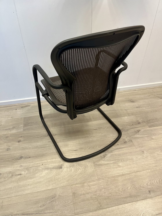 Image 1 of Chaises Herman Miller Aeron à pieds traîneaux, lot de 6