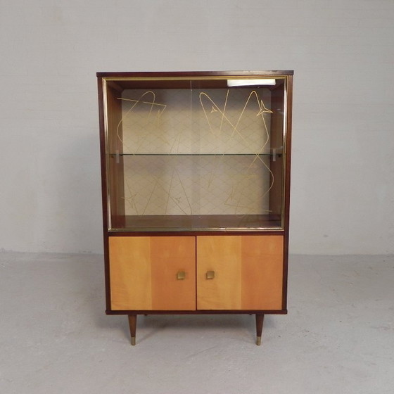 Image 1 of Vitrina de estilo futurista con puertas correderas de cristal, Bélgica, década de 1960.